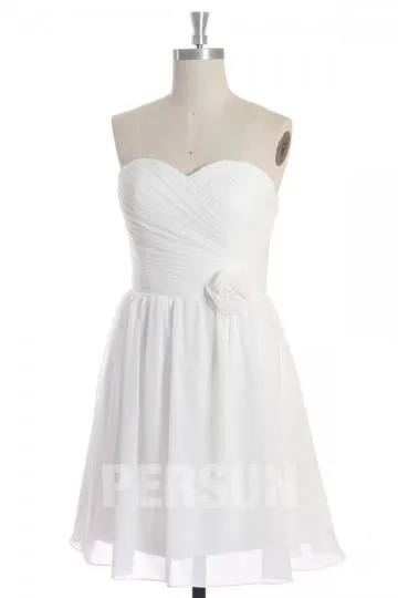 Robe demoiselle d honneur courte bustier coeur ornée de fleur