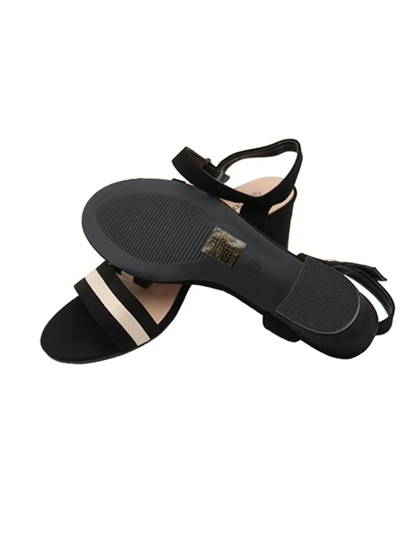 Sandale à talon noir et beige