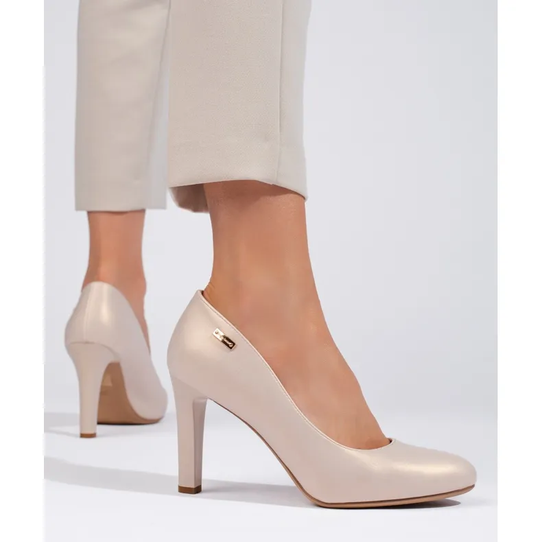 Élégants escarpins à talons hauts en perles de Sergio Leone beige